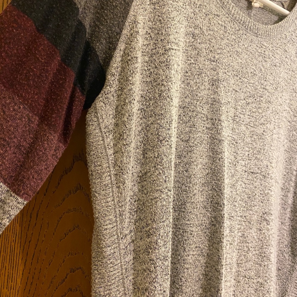Gray sweater - Picture 2 of 2